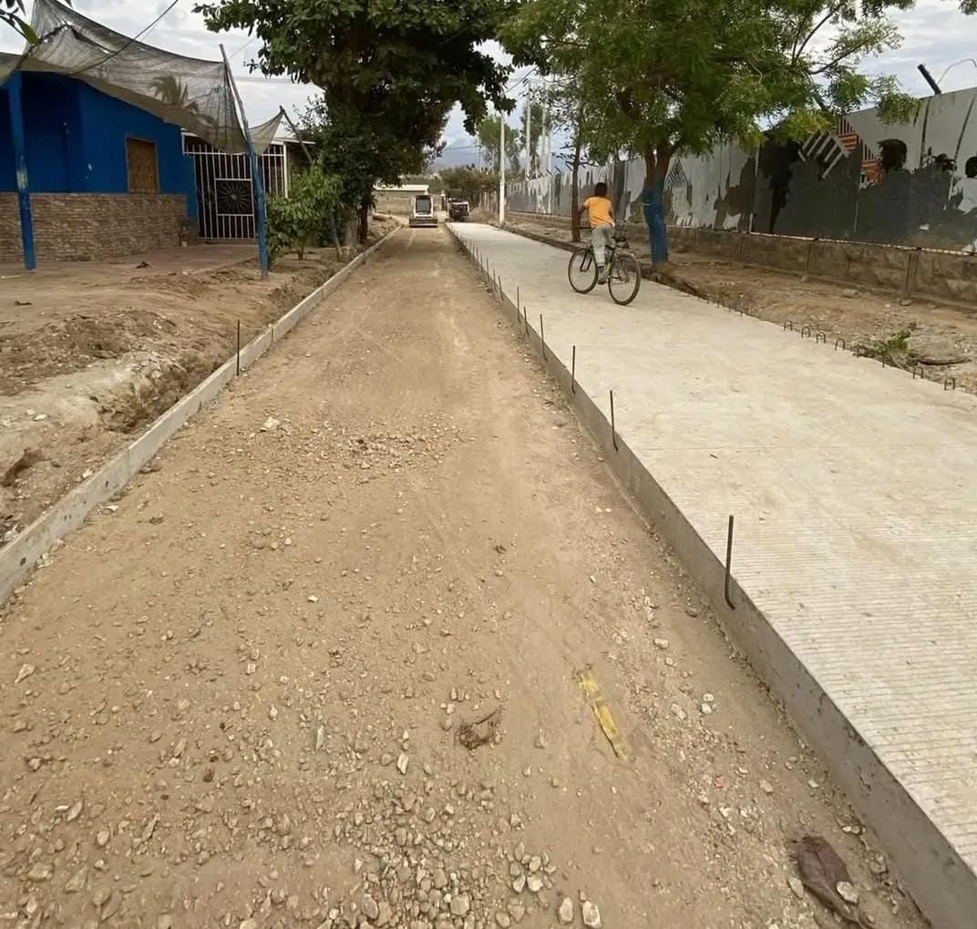 Construcción de placa en pavimento rígido en vía barrial