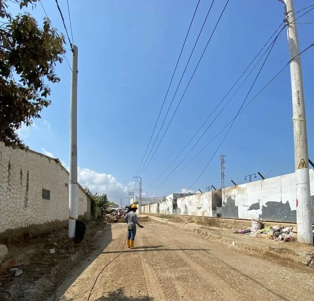 Adecuación de vía urbana antes de la fundida del pavimento rígido
